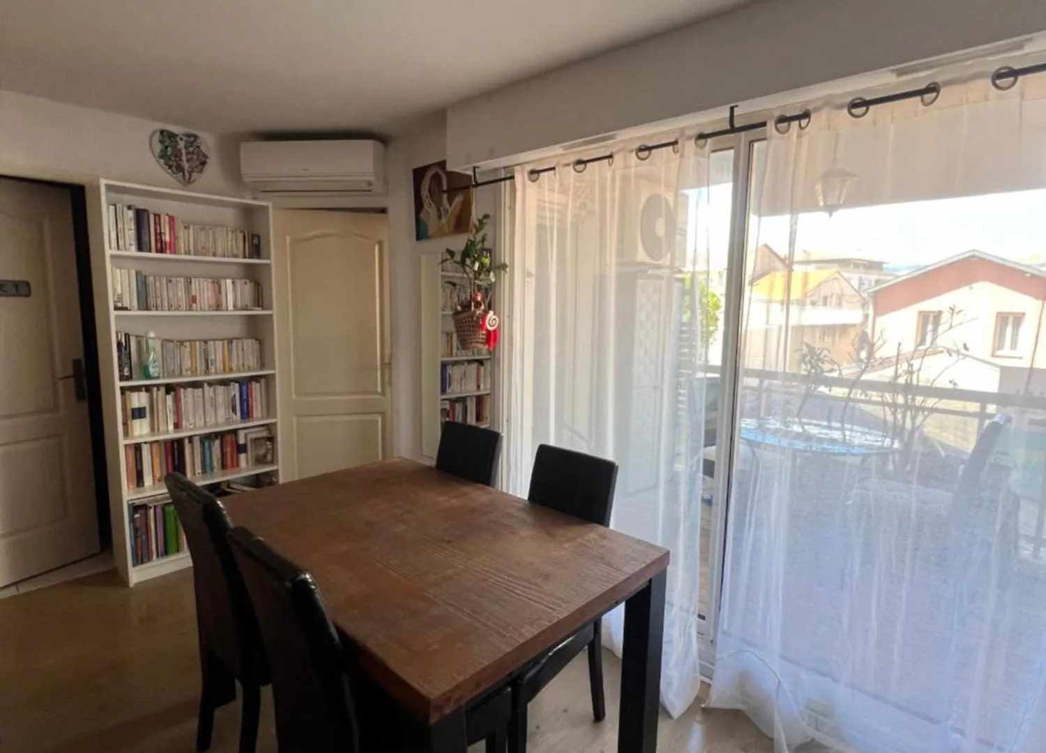 Superbe Appartement 2 Chambres Terrasse 4 A 6 Couchages Piscine A Deux Pas Des Plages Et Du Centre Ville Cannes